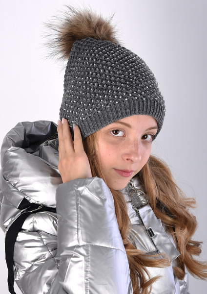 140 Вязаная шапка для девочки "Стразы-сетка"